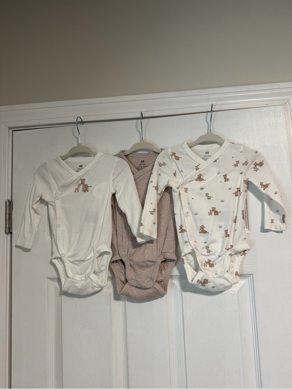 H&M Cream, Beige & Tan Baby Bodysuit Set - Giraffe Print Size 6M